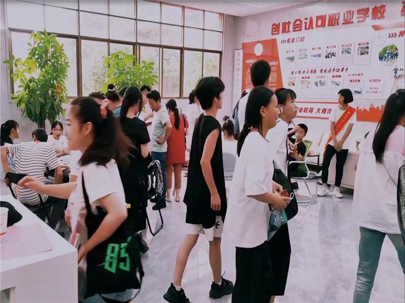 迎接新生到校參觀(guān)（6）